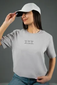 Жіноча футболка з принтом All we need is love (00174) Світло-сірий