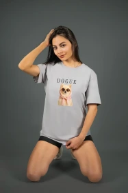 Жіноча футболка з принтом | Dogue (00142) Світло-сіра